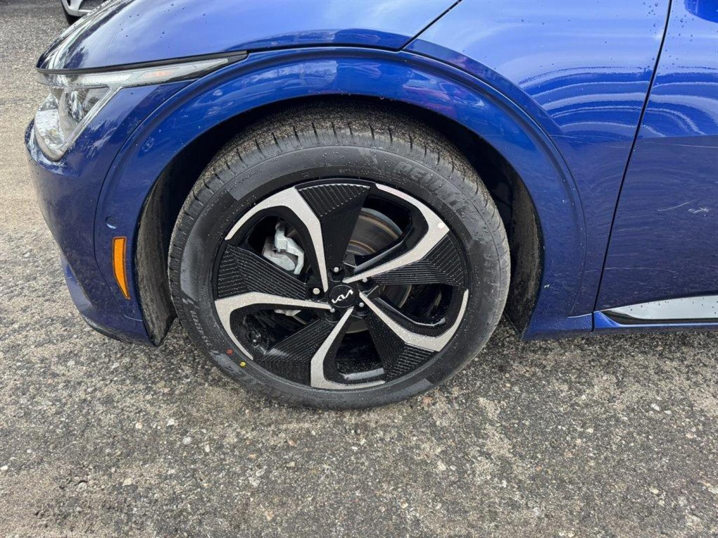 2022 Blue /Black Kia EV6 (KNDC4DLCXN5) with an 77.4 KWH Elect 77.4 KWH engine, Automatic transmission, located at 745 East Steele Rd., West Columbia, SC, 29170, (803) 755-9148, 33.927212, -81.148483 - Photo#37