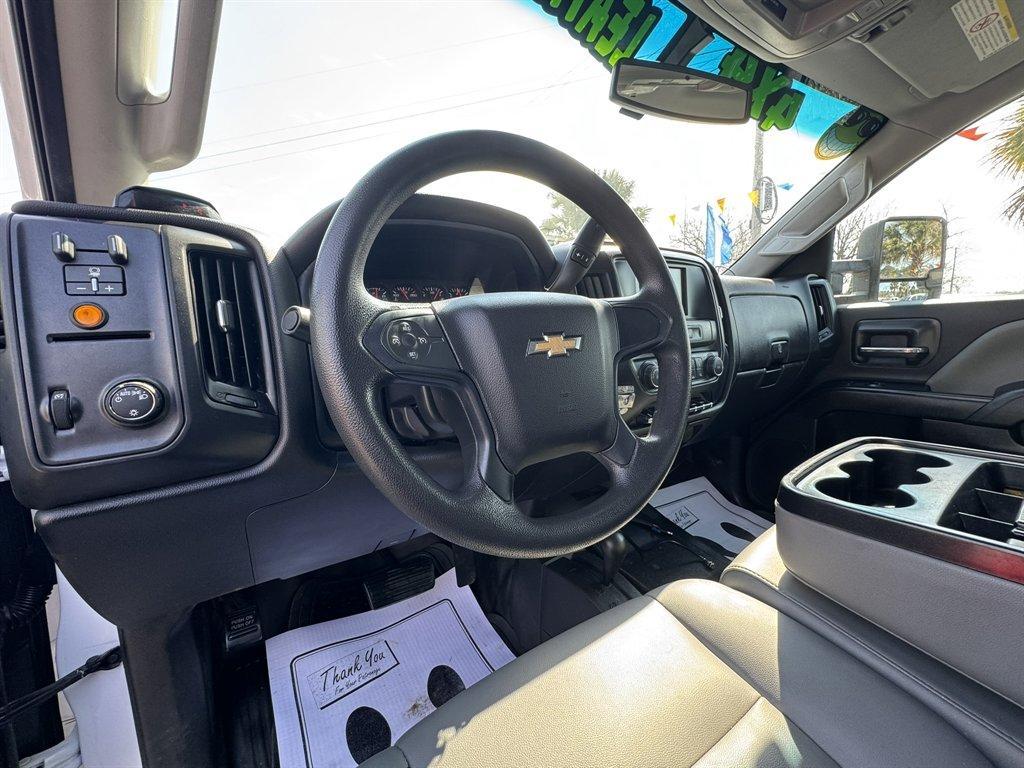 2016 White /Grey Chevrolet Silverado 2500 (1GC2KUEG7GZ) with an 6.0l V8 SFI OHV VVT Flex engine, Automatic transmission, located at 745 East Steele Rd., West Columbia, SC, 29170, (803) 755-9148, 33.927212, -81.148483 - Photo#6