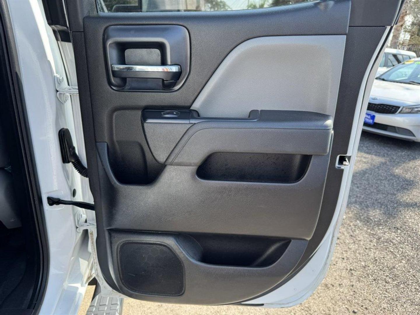 2016 White /Grey Chevrolet Silverado 2500 (1GC2KUEG7GZ) with an 6.0l V8 SFI OHV VVT Flex engine, Automatic transmission, located at 745 East Steele Rd., West Columbia, SC, 29170, (803) 755-9148, 33.927212, -81.148483 - Photo#18