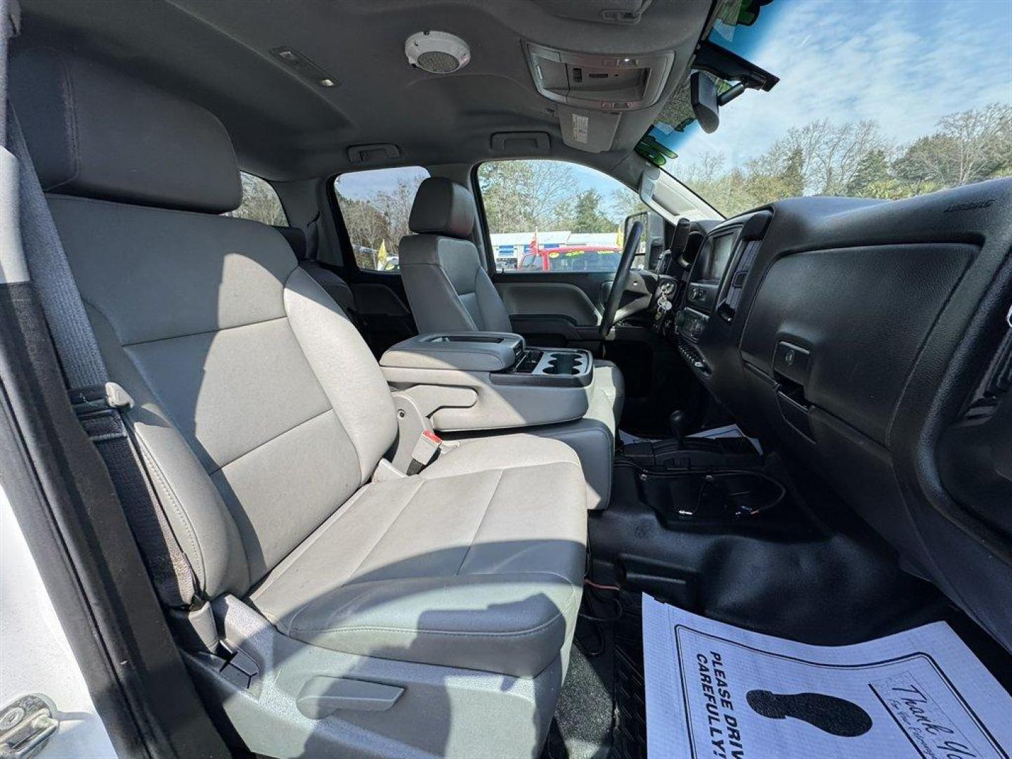 2016 White /Grey Chevrolet Silverado 2500 (1GC2KUEG7GZ) with an 6.0l V8 SFI OHV VVT Flex engine, Automatic transmission, located at 745 East Steele Rd., West Columbia, SC, 29170, (803) 755-9148, 33.927212, -81.148483 - Photo#21