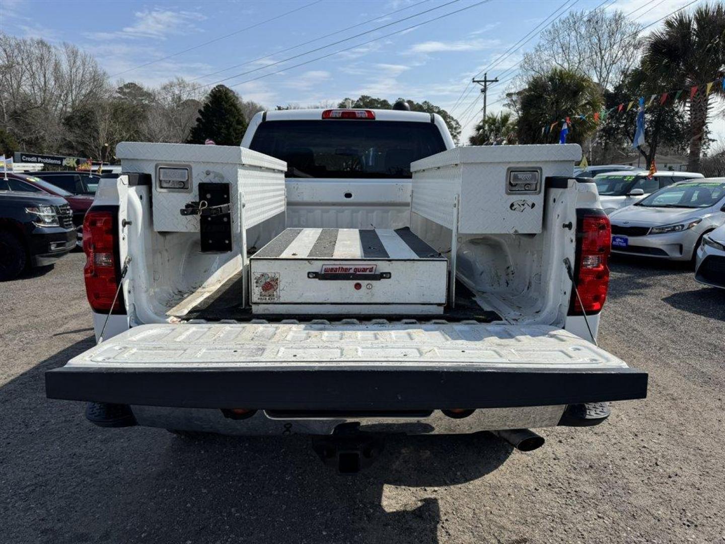 2016 White /Grey Chevrolet Silverado 2500 (1GC2KUEG7GZ) with an 6.0l V8 SFI OHV VVT Flex engine, Automatic transmission, located at 745 East Steele Rd., West Columbia, SC, 29170, (803) 755-9148, 33.927212, -81.148483 - Photo#22