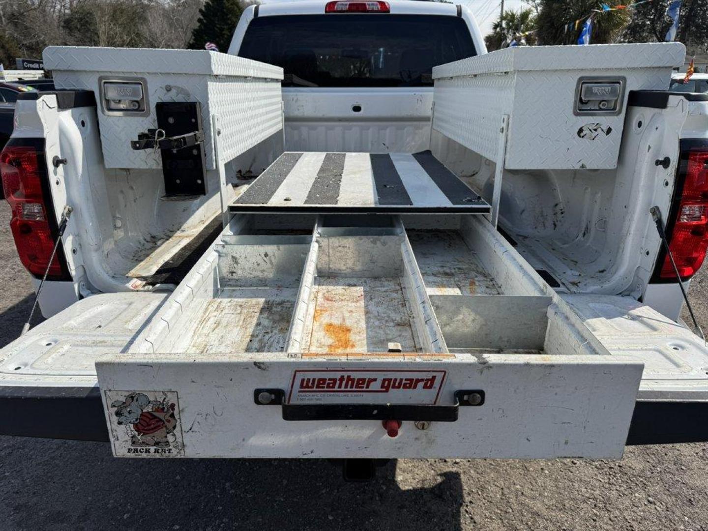 2016 White /Grey Chevrolet Silverado 2500 (1GC2KUEG7GZ) with an 6.0l V8 SFI OHV VVT Flex engine, Automatic transmission, located at 745 East Steele Rd., West Columbia, SC, 29170, (803) 755-9148, 33.927212, -81.148483 - Photo#23