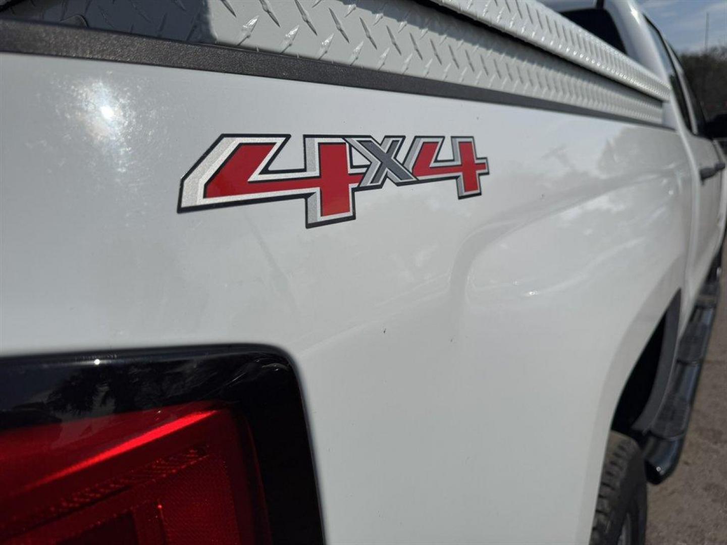 2016 White /Grey Chevrolet Silverado 2500 (1GC2KUEG7GZ) with an 6.0l V8 SFI OHV VVT Flex engine, Automatic transmission, located at 745 East Steele Rd., West Columbia, SC, 29170, (803) 755-9148, 33.927212, -81.148483 - Photo#25