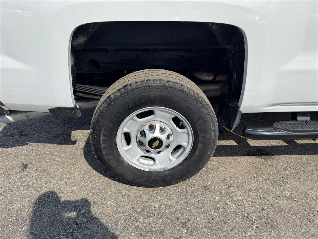 2016 White /Grey Chevrolet Silverado 2500 (1GC2KUEG7GZ) with an 6.0l V8 SFI OHV VVT Flex engine, Automatic transmission, located at 745 East Steele Rd., West Columbia, SC, 29170, (803) 755-9148, 33.927212, -81.148483 - Photo#27