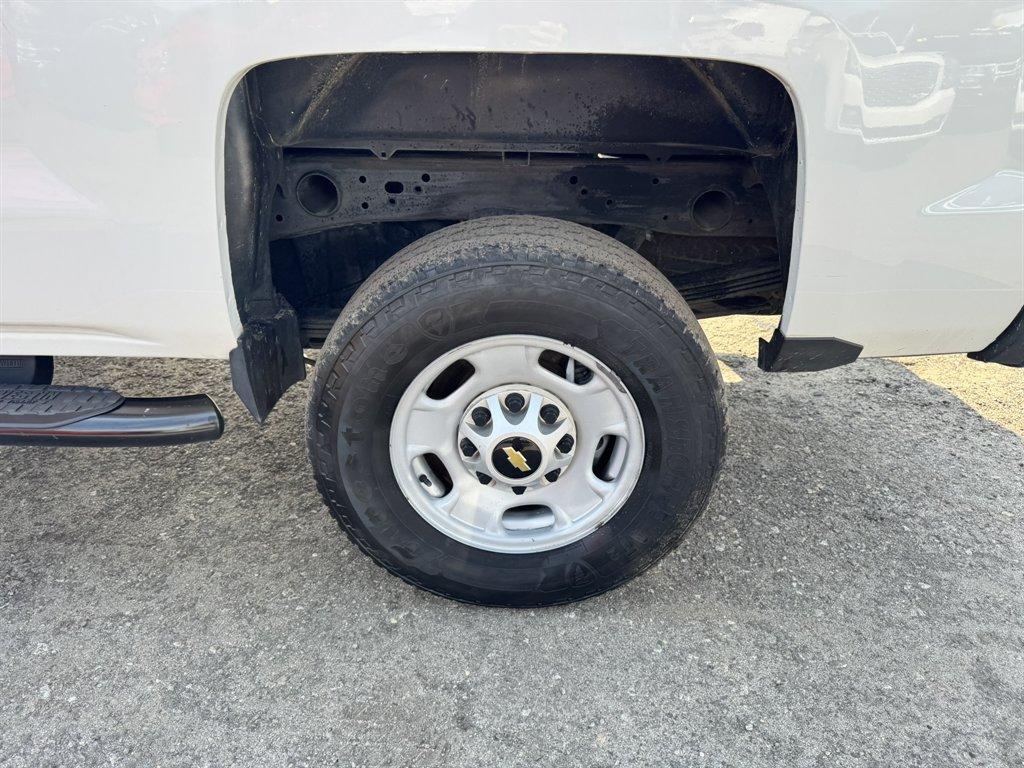 2016 White /Grey Chevrolet Silverado 2500 (1GC2KUEG7GZ) with an 6.0l V8 SFI OHV VVT Flex engine, Automatic transmission, located at 745 East Steele Rd., West Columbia, SC, 29170, (803) 755-9148, 33.927212, -81.148483 - Photo#28