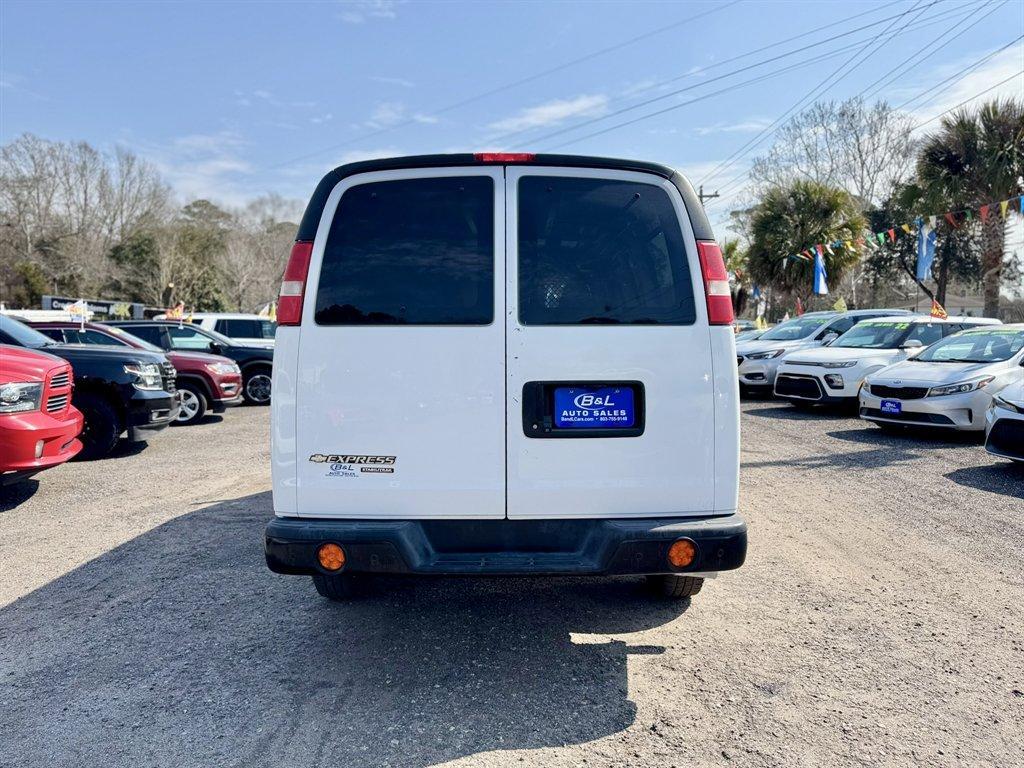 2016 White /Grey Chevrolet G2500 Vans (1GCWGAFG4G1) with an 6.0l V8 SFI OHV Flex 6.0l engine, Automatic transmission, located at 745 East Steele Rd., West Columbia, SC, 29170, (803) 755-9148, 33.927212, -81.148483 - Photo#4