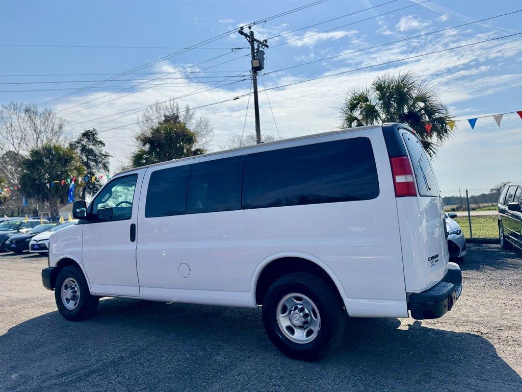 2016 White /Grey Chevrolet G2500 Vans (1GCWGAFG4G1) with an 6.0l V8 SFI OHV Flex 6.0l engine, Automatic transmission, located at 745 East Steele Rd., West Columbia, SC, 29170, (803) 755-9148, 33.927212, -81.148483 - Photo#5