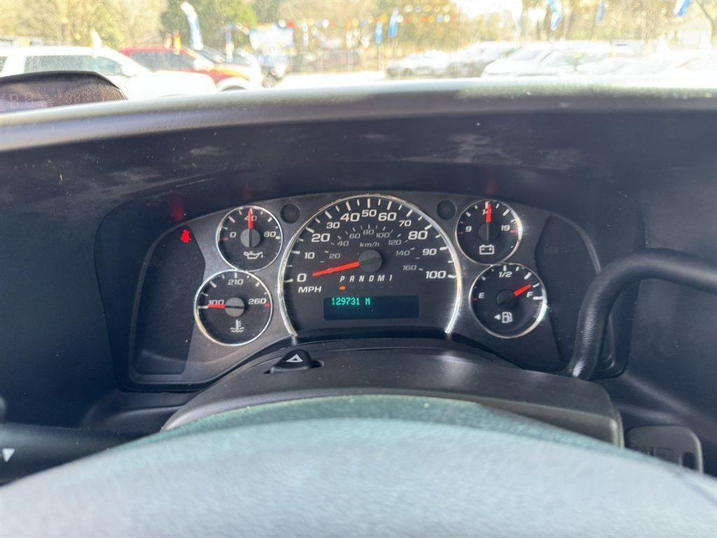 2016 White /Grey Chevrolet G2500 Vans (1GCWGAFG4G1) with an 6.0l V8 SFI OHV Flex 6.0l engine, Automatic transmission, located at 745 East Steele Rd., West Columbia, SC, 29170, (803) 755-9148, 33.927212, -81.148483 - Photo#9