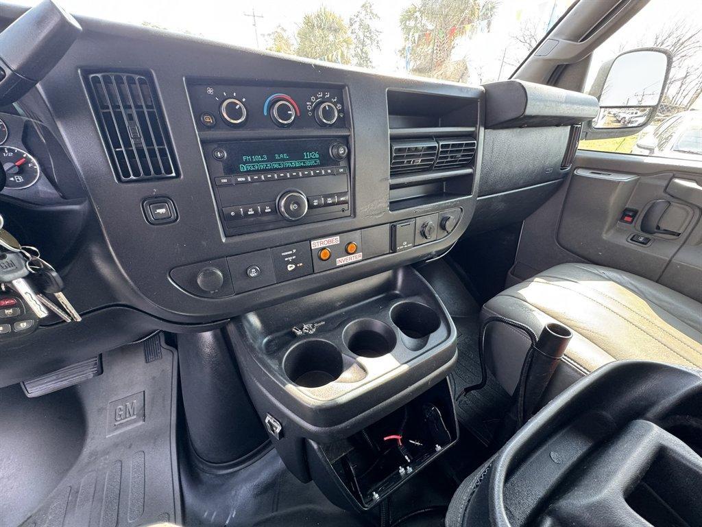 2016 White /Grey Chevrolet G2500 Vans (1GCWGAFG4G1) with an 6.0l V8 SFI OHV Flex 6.0l engine, Automatic transmission, located at 745 East Steele Rd., West Columbia, SC, 29170, (803) 755-9148, 33.927212, -81.148483 - Photo#10