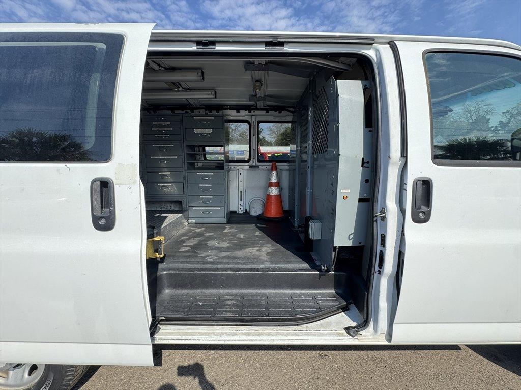 2016 White /Grey Chevrolet G2500 Vans (1GCWGAFG4G1) with an 6.0l V8 SFI OHV Flex 6.0l engine, Automatic transmission, located at 745 East Steele Rd., West Columbia, SC, 29170, (803) 755-9148, 33.927212, -81.148483 - Photo#20