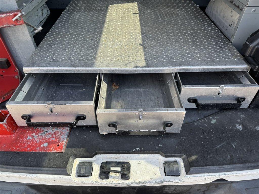 2016 White /Grey Chevrolet G2500 Vans (1GCWGAFG4G1) with an 6.0l V8 SFI OHV Flex 6.0l engine, Automatic transmission, located at 745 East Steele Rd., West Columbia, SC, 29170, (803) 755-9148, 33.927212, -81.148483 - Photo#25