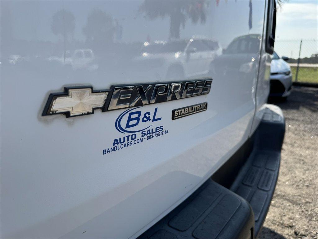 2016 White /Grey Chevrolet G2500 Vans (1GCWGAFG4G1) with an 6.0l V8 SFI OHV Flex 6.0l engine, Automatic transmission, located at 745 East Steele Rd., West Columbia, SC, 29170, (803) 755-9148, 33.927212, -81.148483 - Photo#26