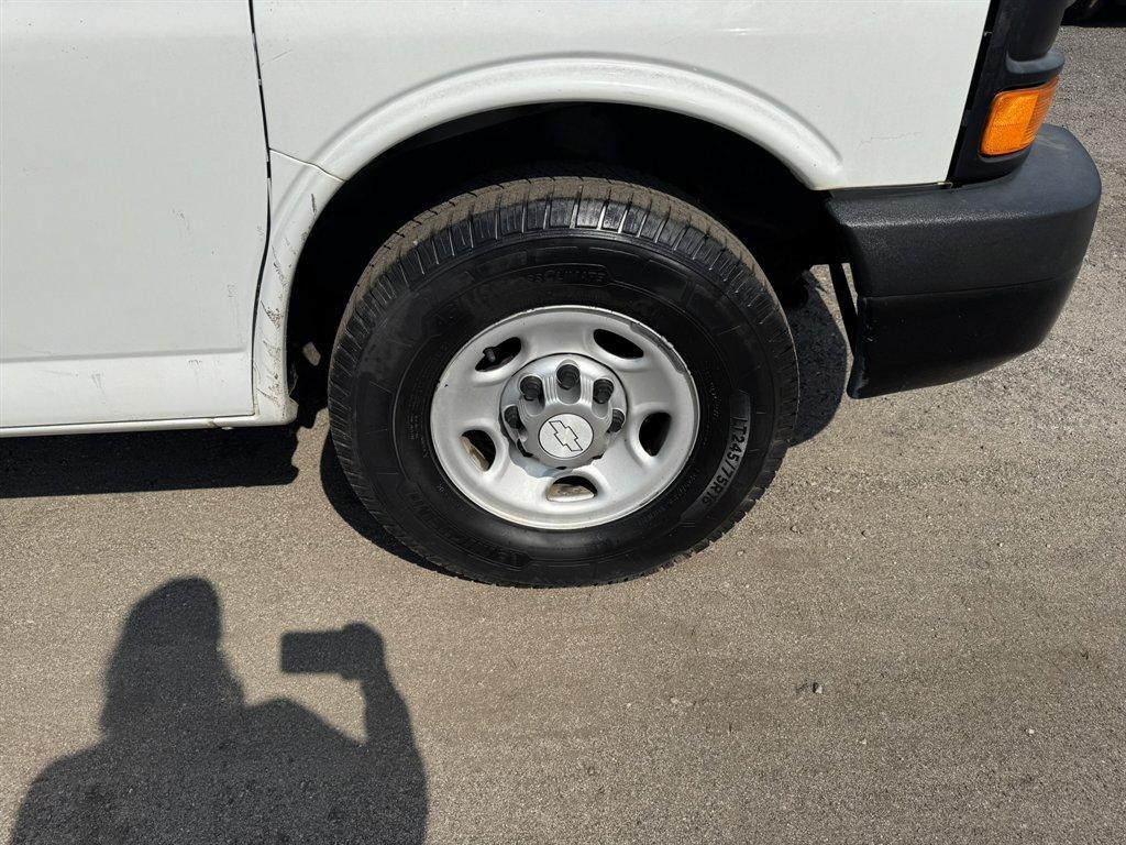 2016 White /Grey Chevrolet G2500 Vans (1GCWGAFG4G1) with an 6.0l V8 SFI OHV Flex 6.0l engine, Automatic transmission, located at 745 East Steele Rd., West Columbia, SC, 29170, (803) 755-9148, 33.927212, -81.148483 - Photo#27