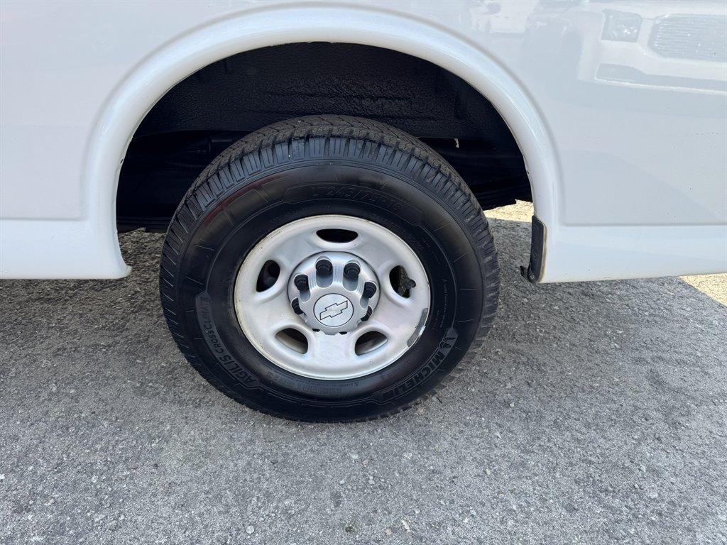 2016 White /Grey Chevrolet G2500 Vans (1GCWGAFG4G1) with an 6.0l V8 SFI OHV Flex 6.0l engine, Automatic transmission, located at 745 East Steele Rd., West Columbia, SC, 29170, (803) 755-9148, 33.927212, -81.148483 - Photo#29