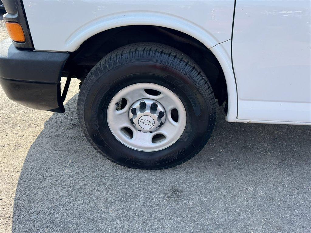 2016 White /Grey Chevrolet G2500 Vans (1GCWGAFG4G1) with an 6.0l V8 SFI OHV Flex 6.0l engine, Automatic transmission, located at 745 East Steele Rd., West Columbia, SC, 29170, (803) 755-9148, 33.927212, -81.148483 - Photo#30