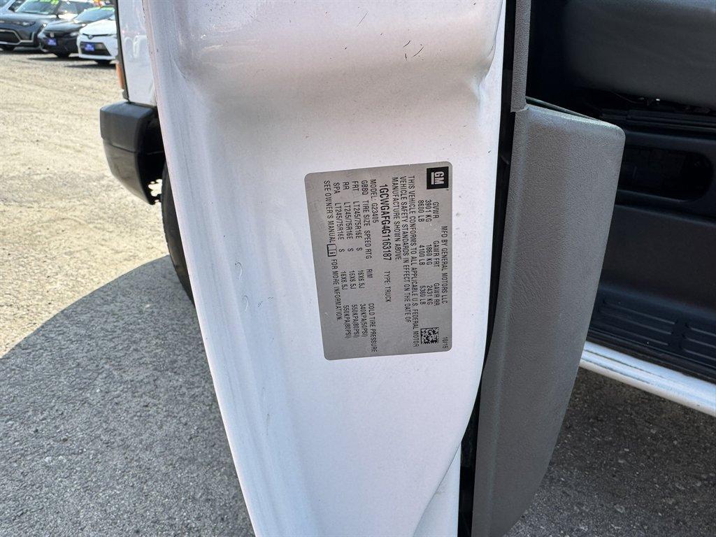 2016 White /Grey Chevrolet G2500 Vans (1GCWGAFG4G1) with an 6.0l V8 SFI OHV Flex 6.0l engine, Automatic transmission, located at 745 East Steele Rd., West Columbia, SC, 29170, (803) 755-9148, 33.927212, -81.148483 - Photo#31