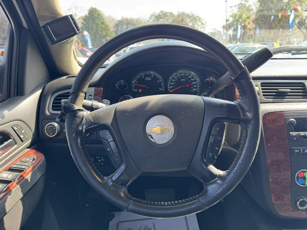 2011 White /Black Chevrolet Silverado 2500 (1GC1KYC85BF) with an 6.6l V8 DI DSL T/C 6.6l engine, Automatic transmission, located at 745 East Steele Rd., West Columbia, SC, 29170, (803) 755-9148, 33.927212, -81.148483 - Photo#7