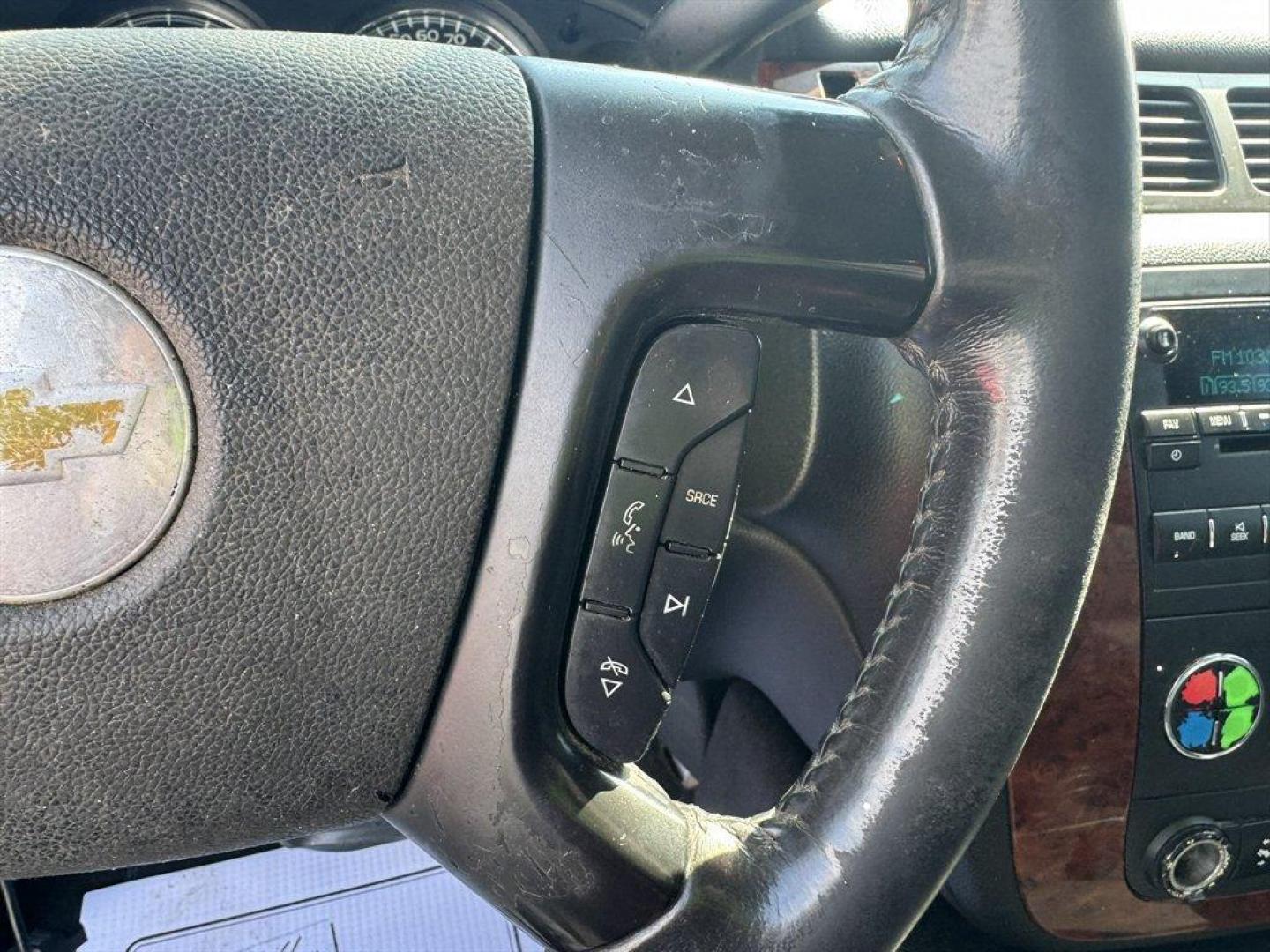 2011 White /Black Chevrolet Silverado 2500 (1GC1KYC85BF) with an 6.6l V8 DI DSL T/C 6.6l engine, Automatic transmission, located at 745 East Steele Rd., West Columbia, SC, 29170, (803) 755-9148, 33.927212, -81.148483 - Photo#9