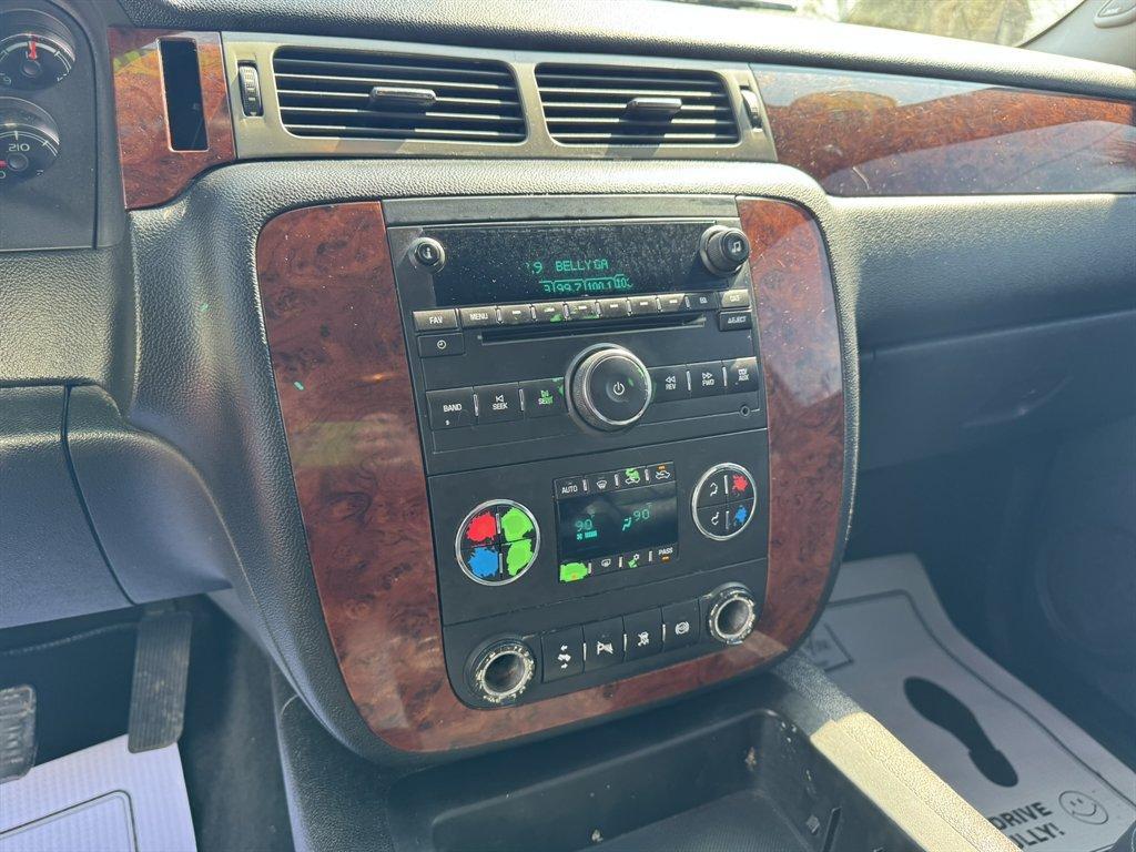 2011 White /Black Chevrolet Silverado 2500 (1GC1KYC85BF) with an 6.6l V8 DI DSL T/C 6.6l engine, Automatic transmission, located at 745 East Steele Rd., West Columbia, SC, 29170, (803) 755-9148, 33.927212, -81.148483 - Photo#12