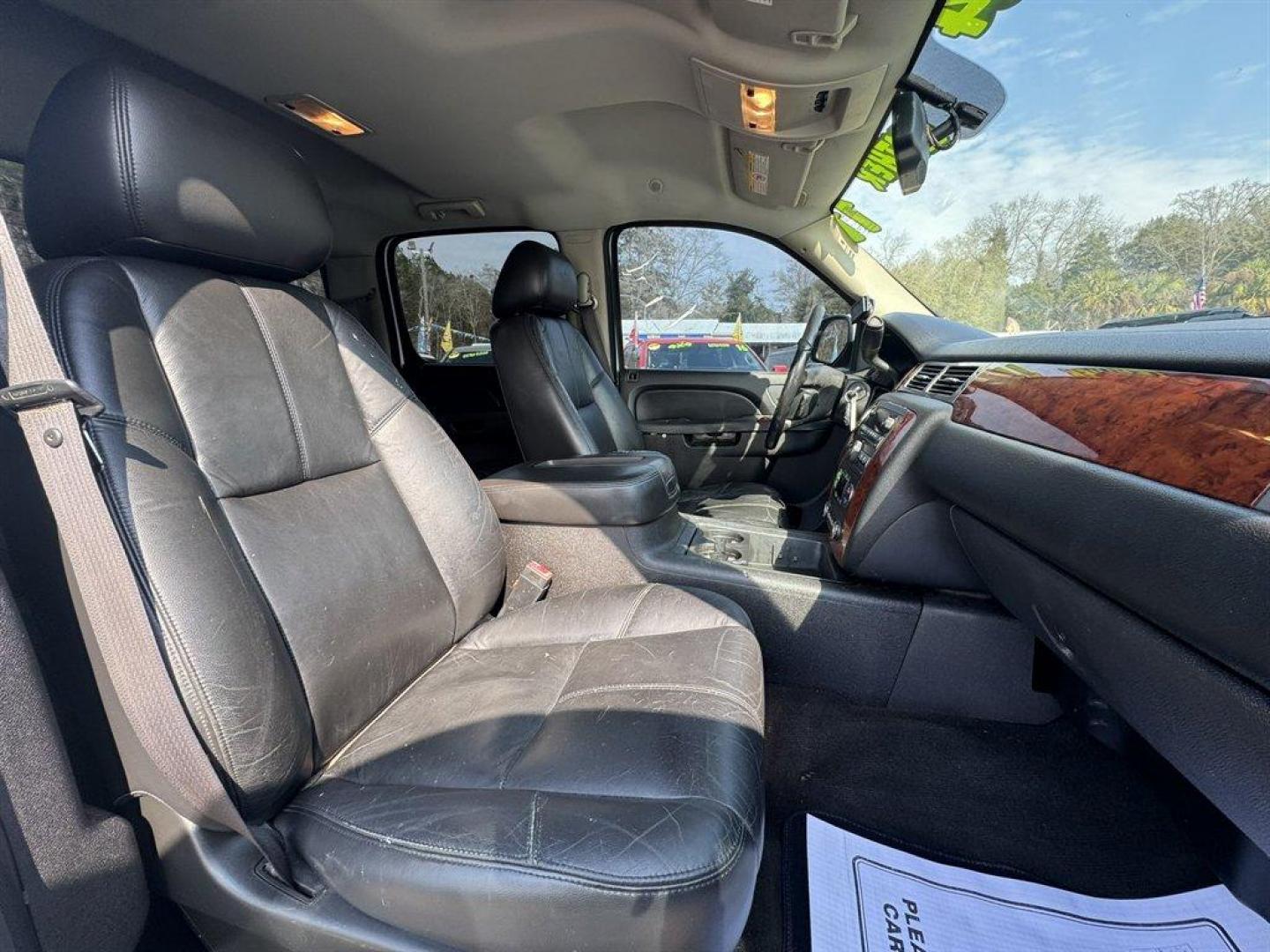 2011 White /Black Chevrolet Silverado 2500 (1GC1KYC85BF) with an 6.6l V8 DI DSL T/C 6.6l engine, Automatic transmission, located at 745 East Steele Rd., West Columbia, SC, 29170, (803) 755-9148, 33.927212, -81.148483 - Photo#23