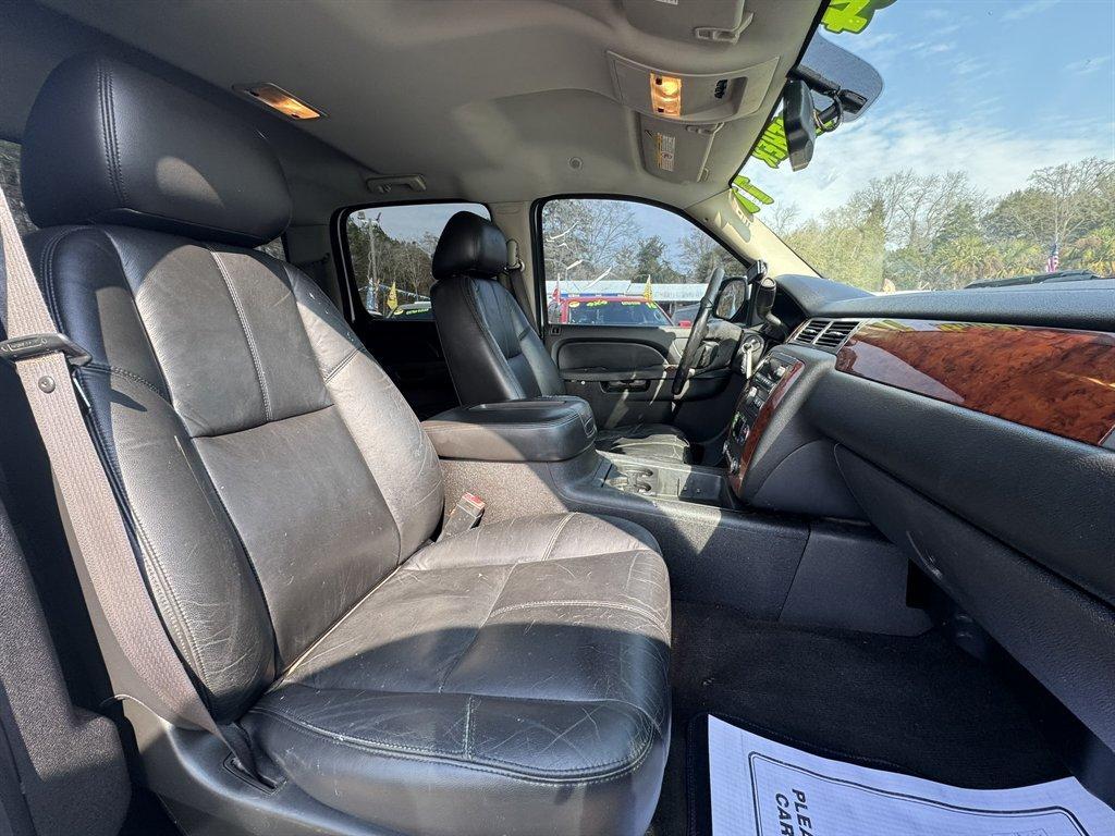 2011 White /Black Chevrolet Silverado 2500 (1GC1KYC85BF) with an 6.6l V8 DI DSL T/C 6.6l engine, Automatic transmission, located at 745 East Steele Rd., West Columbia, SC, 29170, (803) 755-9148, 33.927212, -81.148483 - Photo#23