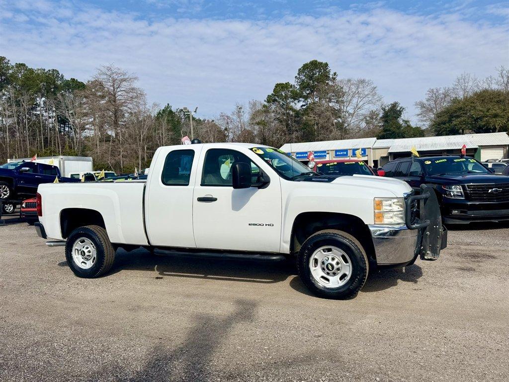 2011 White /Grey Chevrolet Silverado 2500 (1GC2KVCG7BZ) with an 6.0l V8 SFI 6.0l engine, Automatic transmission, located at 745 East Steele Rd., West Columbia, SC, 29170, (803) 755-9148, 33.927212, -81.148483 - Photo#2