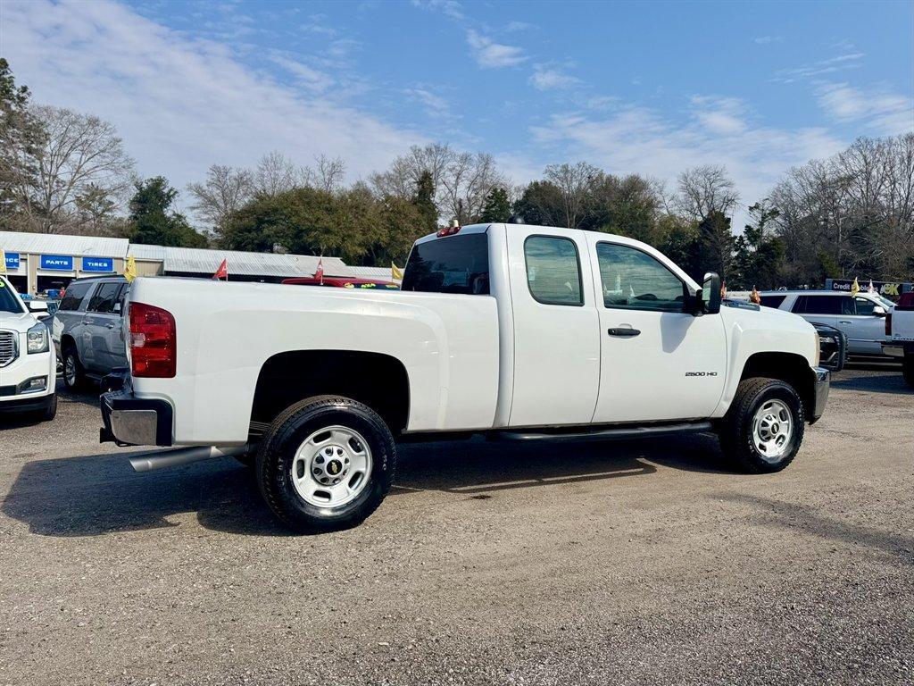 2011 White /Grey Chevrolet Silverado 2500 (1GC2KVCG7BZ) with an 6.0l V8 SFI 6.0l engine, Automatic transmission, located at 745 East Steele Rd., West Columbia, SC, 29170, (803) 755-9148, 33.927212, -81.148483 - Photo#3