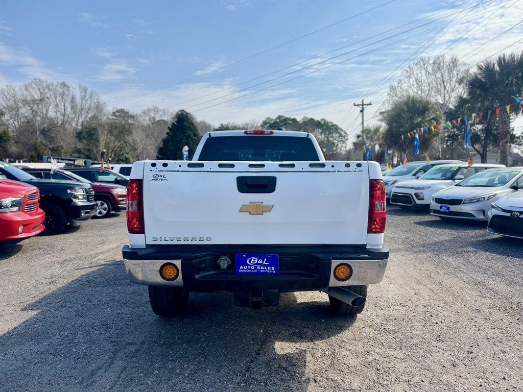 2011 White /Grey Chevrolet Silverado 2500 (1GC2KVCG7BZ) with an 6.0l V8 SFI 6.0l engine, Automatic transmission, located at 745 East Steele Rd., West Columbia, SC, 29170, (803) 755-9148, 33.927212, -81.148483 - Photo#4