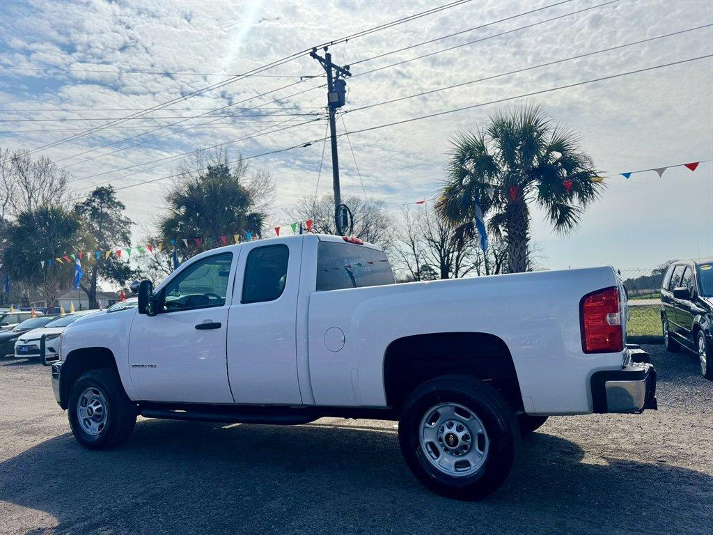 2011 White /Grey Chevrolet Silverado 2500 (1GC2KVCG7BZ) with an 6.0l V8 SFI 6.0l engine, Automatic transmission, located at 745 East Steele Rd., West Columbia, SC, 29170, (803) 755-9148, 33.927212, -81.148483 - Photo#5