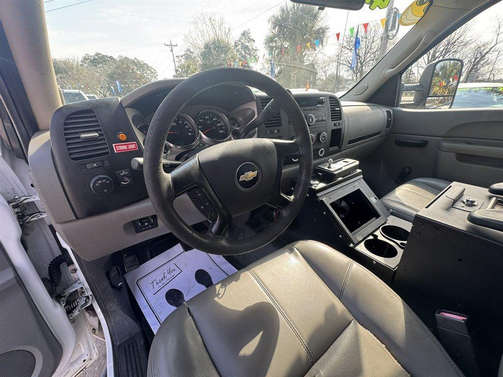 2011 White /Grey Chevrolet Silverado 2500 (1GC2KVCG7BZ) with an 6.0l V8 SFI 6.0l engine, Automatic transmission, located at 745 East Steele Rd., West Columbia, SC, 29170, (803) 755-9148, 33.927212, -81.148483 - Photo#6