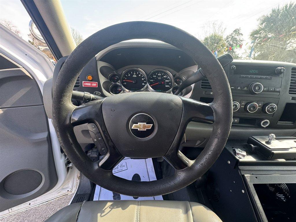 2011 White /Grey Chevrolet Silverado 2500 (1GC2KVCG7BZ) with an 6.0l V8 SFI 6.0l engine, Automatic transmission, located at 745 East Steele Rd., West Columbia, SC, 29170, (803) 755-9148, 33.927212, -81.148483 - Photo#7