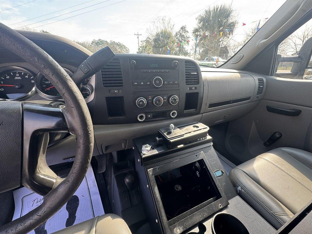2011 White /Grey Chevrolet Silverado 2500 (1GC2KVCG7BZ) with an 6.0l V8 SFI 6.0l engine, Automatic transmission, located at 745 East Steele Rd., West Columbia, SC, 29170, (803) 755-9148, 33.927212, -81.148483 - Photo#10