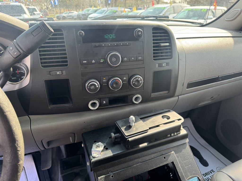 2011 White /Grey Chevrolet Silverado 2500 (1GC2KVCG7BZ) with an 6.0l V8 SFI 6.0l engine, Automatic transmission, located at 745 East Steele Rd., West Columbia, SC, 29170, (803) 755-9148, 33.927212, -81.148483 - Photo#11
