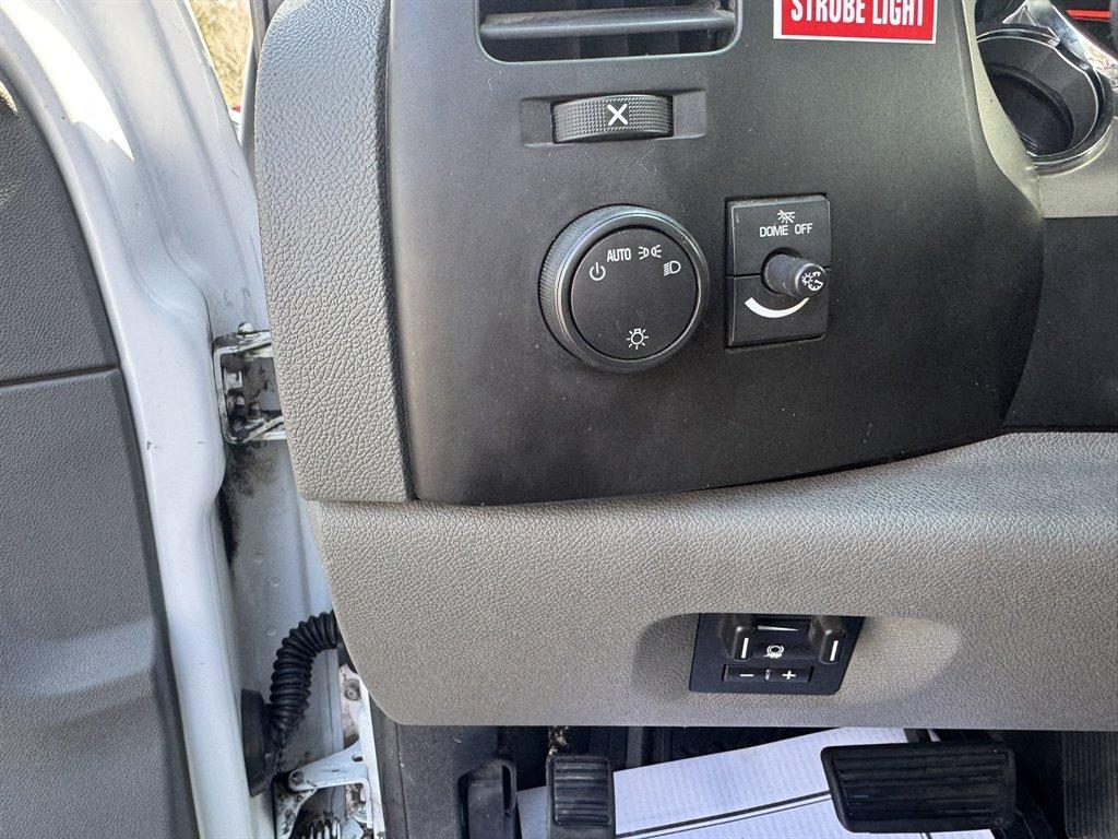 2011 White /Grey Chevrolet Silverado 2500 (1GC2KVCG7BZ) with an 6.0l V8 SFI 6.0l engine, Automatic transmission, located at 745 East Steele Rd., West Columbia, SC, 29170, (803) 755-9148, 33.927212, -81.148483 - Photo#12