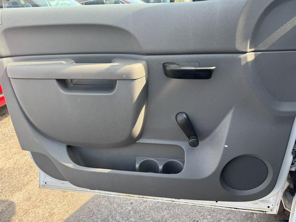 2011 White /Grey Chevrolet Silverado 2500 (1GC2KVCG7BZ) with an 6.0l V8 SFI 6.0l engine, Automatic transmission, located at 745 East Steele Rd., West Columbia, SC, 29170, (803) 755-9148, 33.927212, -81.148483 - Photo#13