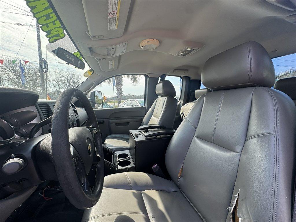 2011 White /Grey Chevrolet Silverado 2500 (1GC2KVCG7BZ) with an 6.0l V8 SFI 6.0l engine, Automatic transmission, located at 745 East Steele Rd., West Columbia, SC, 29170, (803) 755-9148, 33.927212, -81.148483 - Photo#14