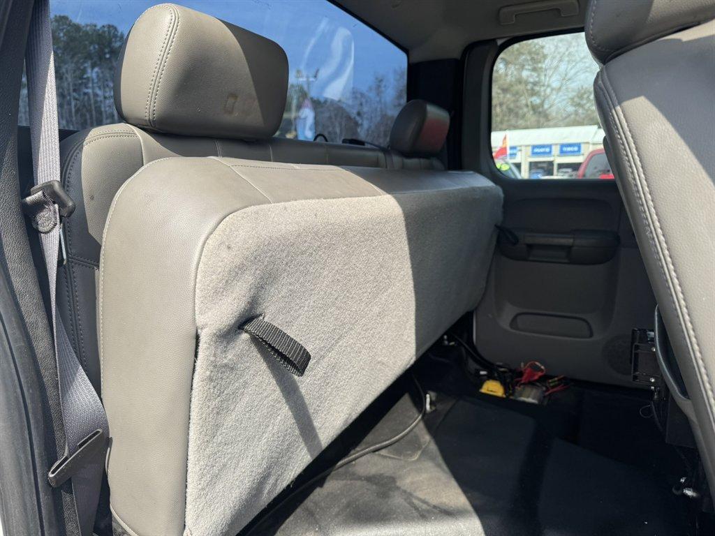 2011 White /Grey Chevrolet Silverado 2500 (1GC2KVCG7BZ) with an 6.0l V8 SFI 6.0l engine, Automatic transmission, located at 745 East Steele Rd., West Columbia, SC, 29170, (803) 755-9148, 33.927212, -81.148483 - Photo#18