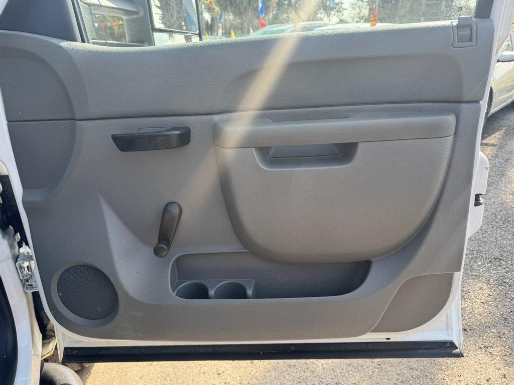 2011 White /Grey Chevrolet Silverado 2500 (1GC2KVCG7BZ) with an 6.0l V8 SFI 6.0l engine, Automatic transmission, located at 745 East Steele Rd., West Columbia, SC, 29170, (803) 755-9148, 33.927212, -81.148483 - Photo#19