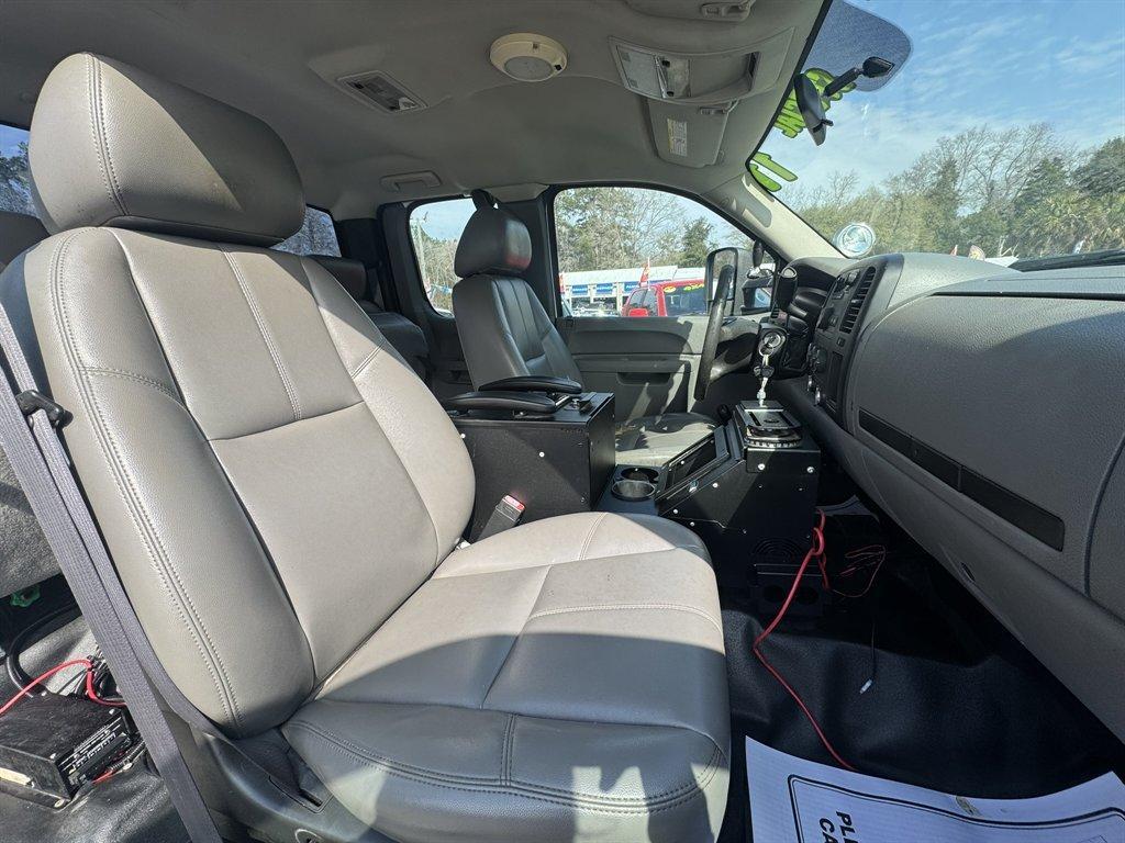 2011 White /Grey Chevrolet Silverado 2500 (1GC2KVCG7BZ) with an 6.0l V8 SFI 6.0l engine, Automatic transmission, located at 745 East Steele Rd., West Columbia, SC, 29170, (803) 755-9148, 33.927212, -81.148483 - Photo#20
