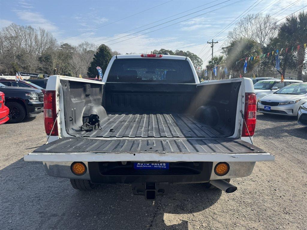 2011 White /Grey Chevrolet Silverado 2500 (1GC2KVCG7BZ) with an 6.0l V8 SFI 6.0l engine, Automatic transmission, located at 745 East Steele Rd., West Columbia, SC, 29170, (803) 755-9148, 33.927212, -81.148483 - Photo#21