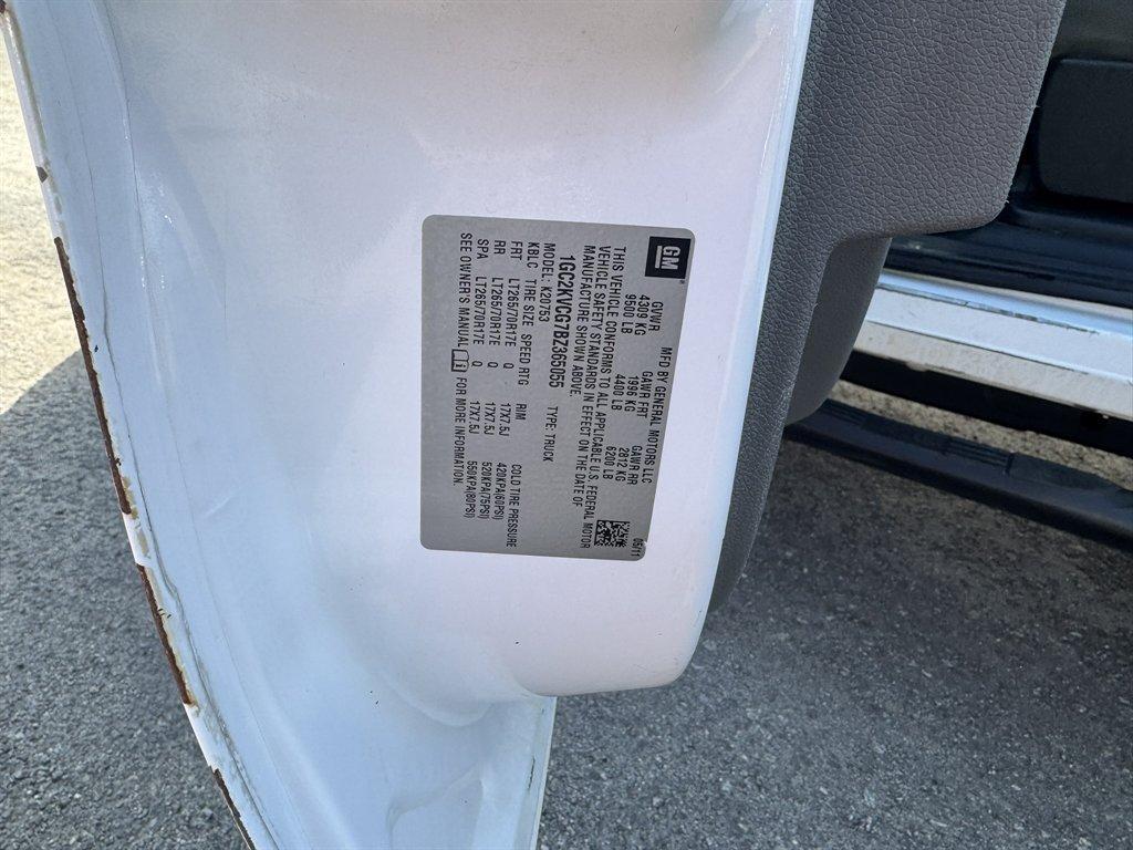 2011 White /Grey Chevrolet Silverado 2500 (1GC2KVCG7BZ) with an 6.0l V8 SFI 6.0l engine, Automatic transmission, located at 745 East Steele Rd., West Columbia, SC, 29170, (803) 755-9148, 33.927212, -81.148483 - Photo#28