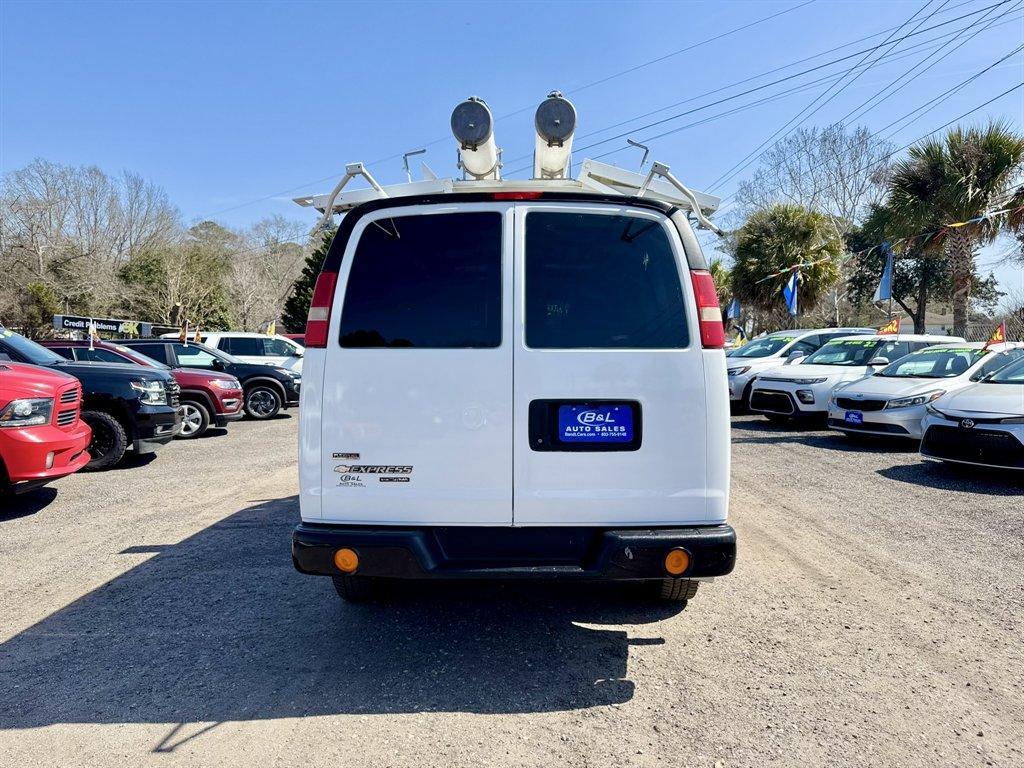 2011 White /Grey Chevrolet G2500 Vans (1GCWGFCG2B1) with an 6.0l V8 SFI OHV Flex 6.0l engine, Automatic transmission, located at 745 East Steele Rd., West Columbia, SC, 29170, (803) 755-9148, 33.927212, -81.148483 - Photo#4