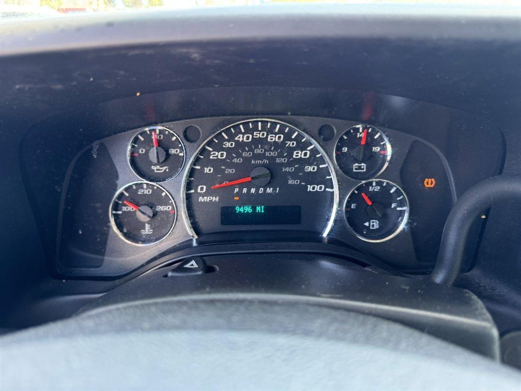 2011 White /Grey Chevrolet G2500 Vans (1GCWGFCG2B1) with an 6.0l V8 SFI OHV Flex 6.0l engine, Automatic transmission, located at 745 East Steele Rd., West Columbia, SC, 29170, (803) 755-9148, 33.927212, -81.148483 - Photo#10