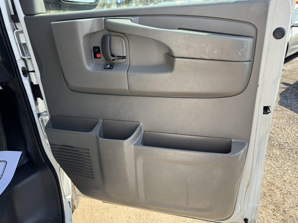 2011 White /Grey Chevrolet G2500 Vans (1GCWGFCG2B1) with an 6.0l V8 SFI OHV Flex 6.0l engine, Automatic transmission, located at 745 East Steele Rd., West Columbia, SC, 29170, (803) 755-9148, 33.927212, -81.148483 - Photo#18