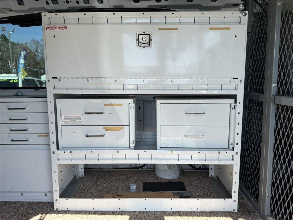 2011 White /Grey Chevrolet G2500 Vans (1GCWGFCG2B1) with an 6.0l V8 SFI OHV Flex 6.0l engine, Automatic transmission, located at 745 East Steele Rd., West Columbia, SC, 29170, (803) 755-9148, 33.927212, -81.148483 - Photo#22