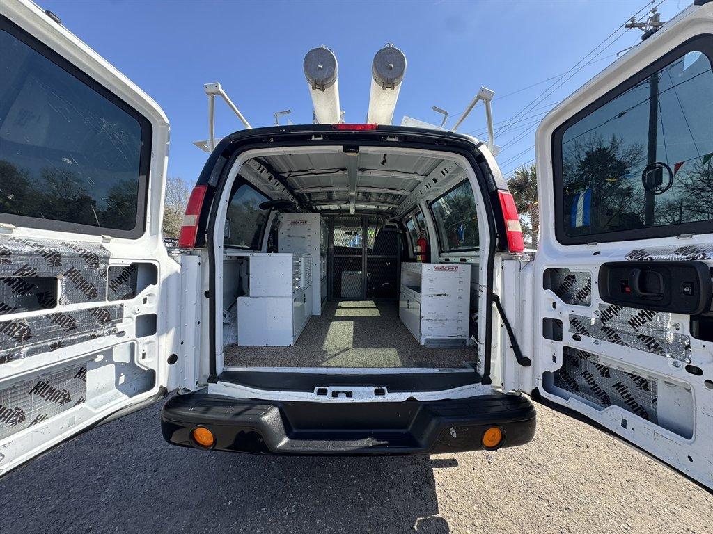 2011 White /Grey Chevrolet G2500 Vans (1GCWGFCG2B1) with an 6.0l V8 SFI OHV Flex 6.0l engine, Automatic transmission, located at 745 East Steele Rd., West Columbia, SC, 29170, (803) 755-9148, 33.927212, -81.148483 - Photo#25