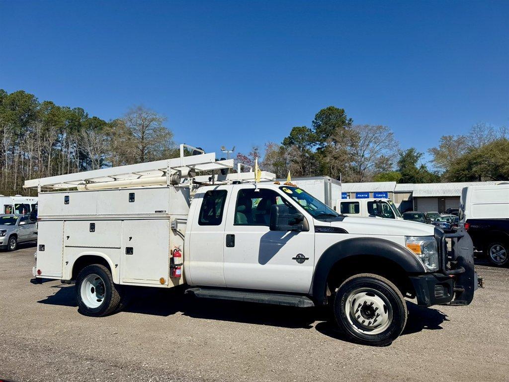 2012 White /Grey Ford F-550 (1FD0X5HT5CE) , Automatic transmission, located at 745 East Steele Rd., West Columbia, SC, 29170, (803) 755-9148, 33.927212, -81.148483 - Photo#2