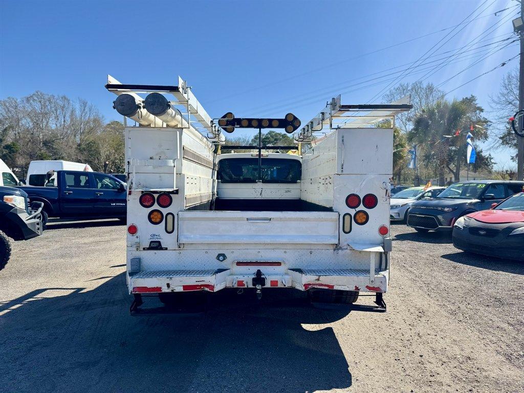 2012 White /Grey Ford F-550 (1FD0X5HT5CE) , Automatic transmission, located at 745 East Steele Rd., West Columbia, SC, 29170, (803) 755-9148, 33.927212, -81.148483 - Photo#4