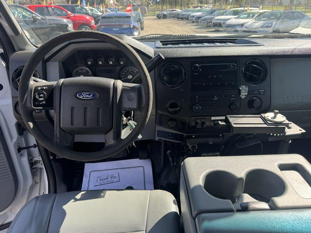 2012 White /Grey Ford F-550 (1FD0X5HT5CE) , Automatic transmission, located at 745 East Steele Rd., West Columbia, SC, 29170, (803) 755-9148, 33.927212, -81.148483 - Photo#6