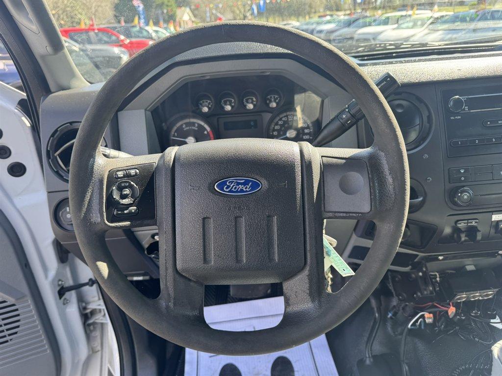 2012 White /Grey Ford F-550 (1FD0X5HT5CE) , Automatic transmission, located at 745 East Steele Rd., West Columbia, SC, 29170, (803) 755-9148, 33.927212, -81.148483 - Photo#7